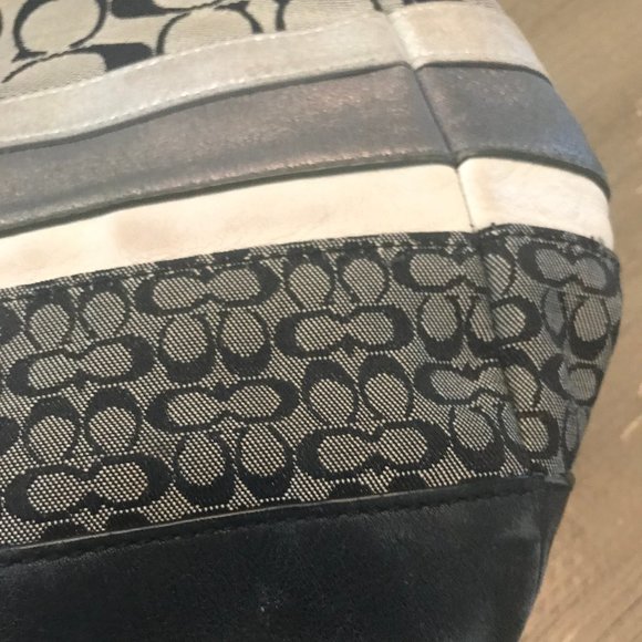 Authentic Signature Coach Tote Purse - Picture 8 of 8